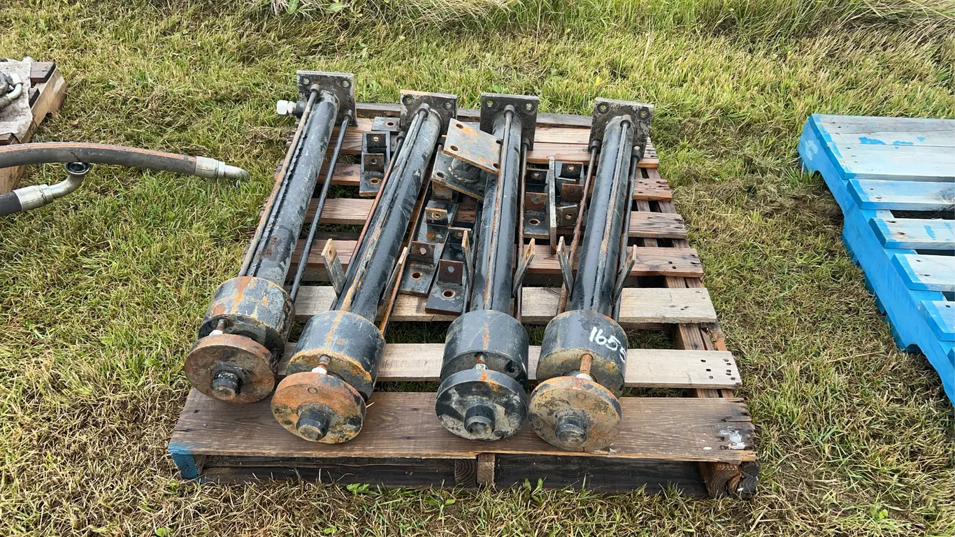 4 - Hydraulic Lifting Cylinders, *Unreserved*