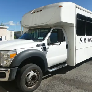 2016 Ford F-550 Super Duty Bus w/ Wheel Chair Lift