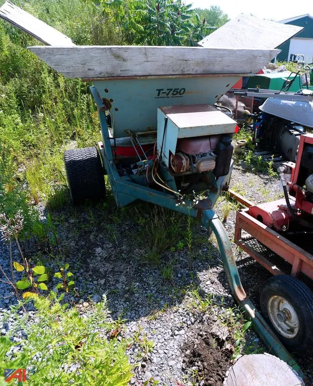 Terracare Terra Topper T-750 Broadcast Spreader and Top Dresser