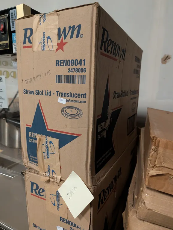 Renown 4 Boxes (2000) Slotted Straw Lids - Model # L-16 - ST REN09041