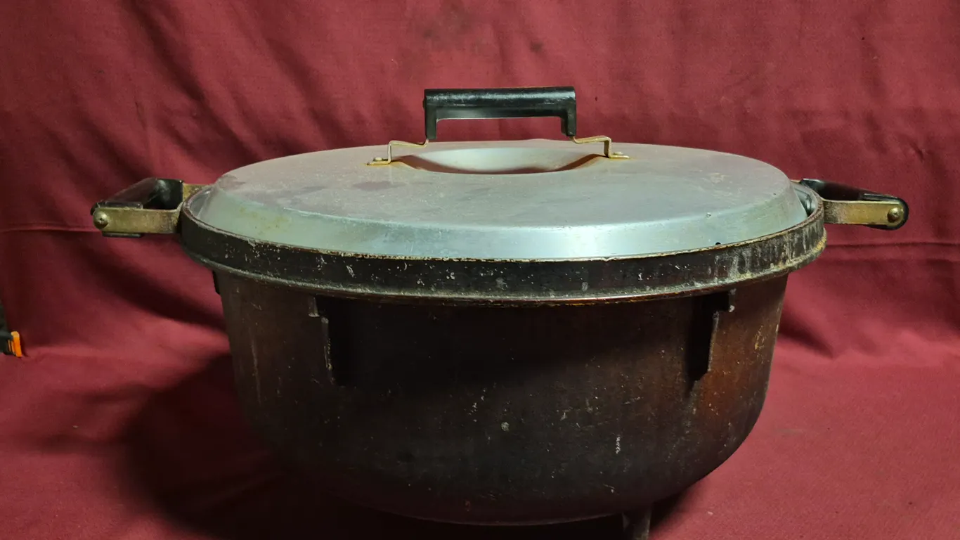 Heavy Duty Aluminum Dutch Oven with Cover