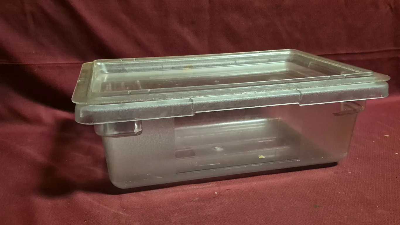 Sysco 5-1/2 Gallon Storage Container with Cover - Model # 7918707-PC - 18" x 12" x 6" - NSF Appro...