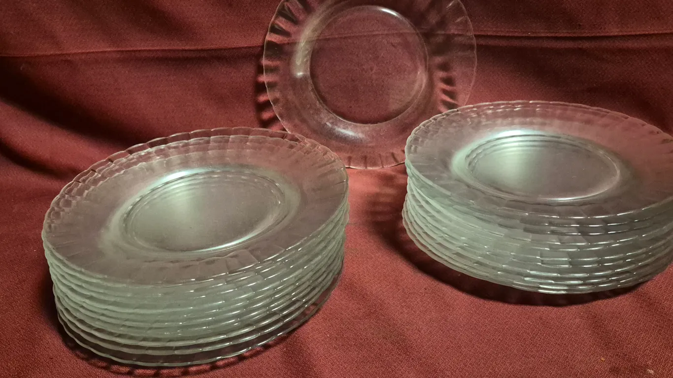 (24) Glass 10" Plates