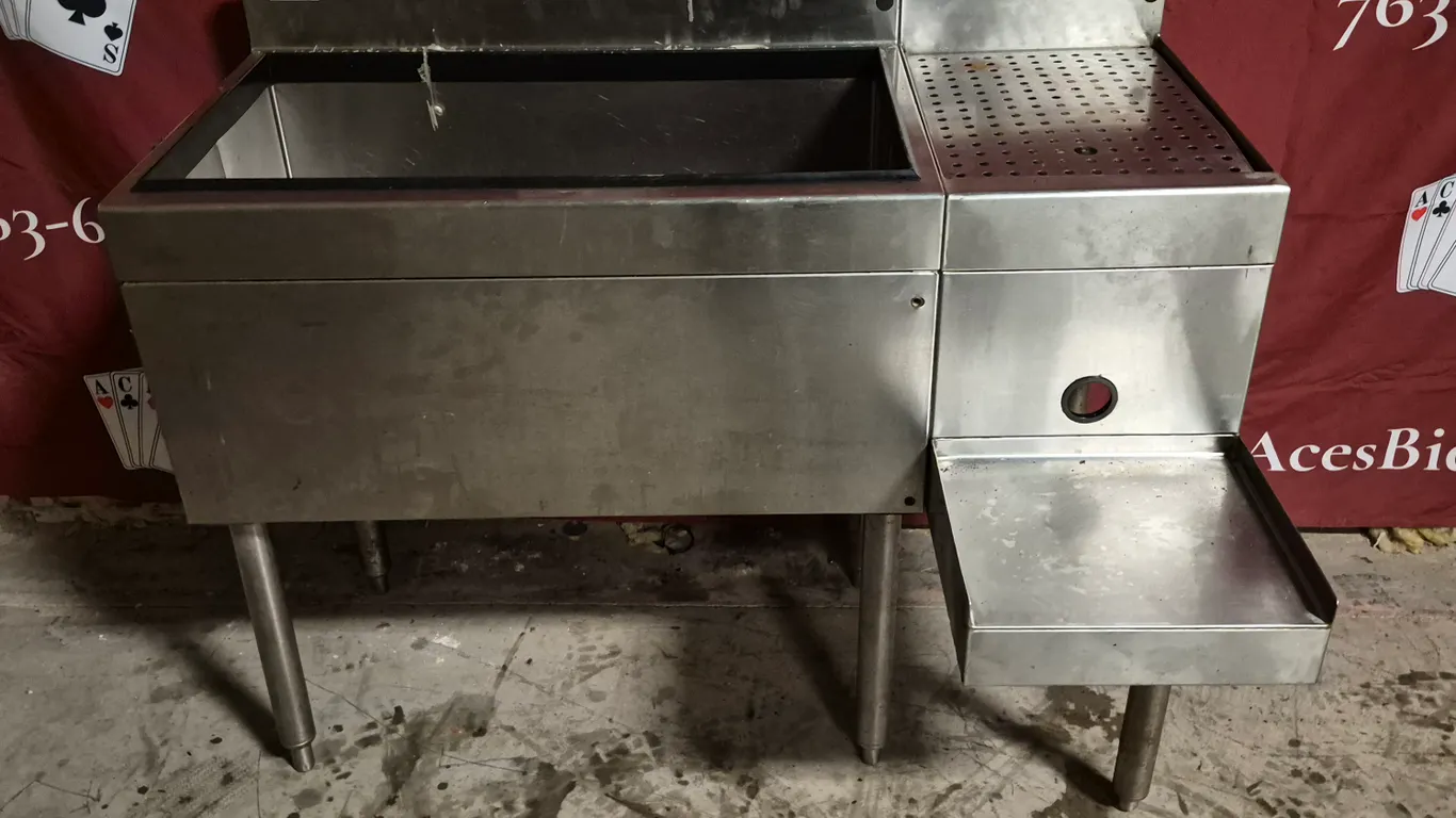 Glas Tender Stainless Steel Back Bar Section with Ice Bin; Drainboard; and Blender Station - Mode...