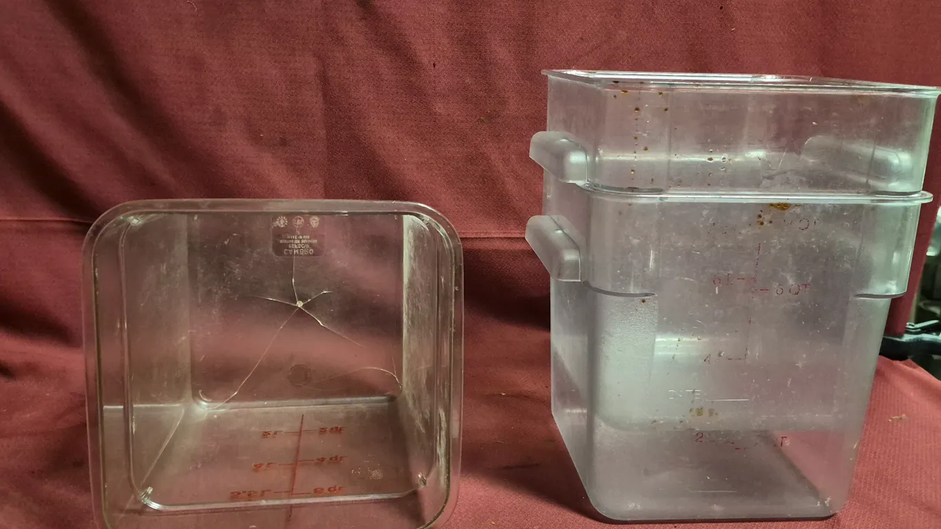(3) 8qt Storage Containers