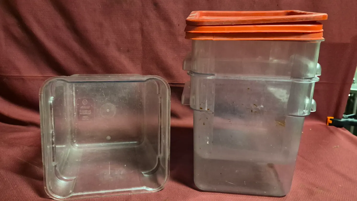 (3) 8qt Storage Containers with Covers