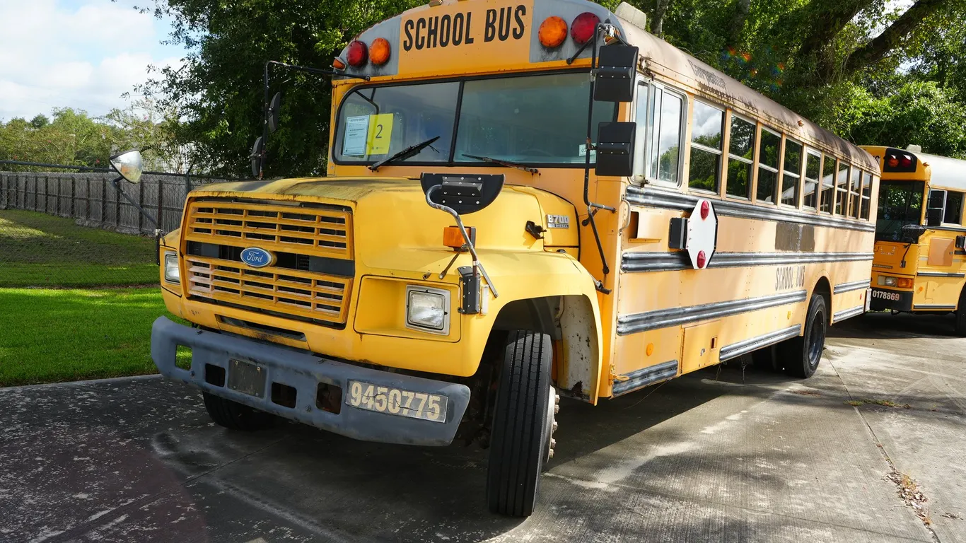 1994 Ford Carpenter B700 School Bus (Bad Rear Brakes) - Will Need to be Towed