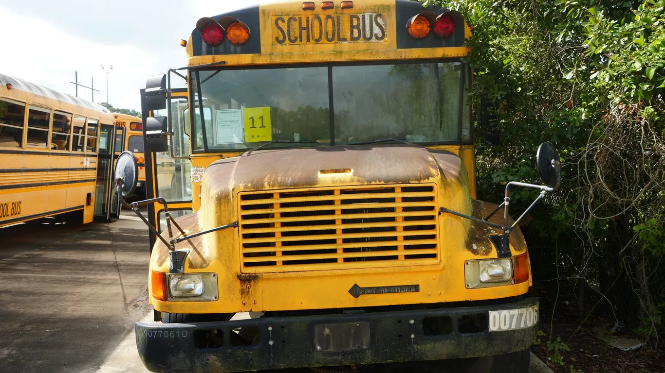 2000 International 3800 School Bus (Bad Rearend) - Will Need to be Towed
