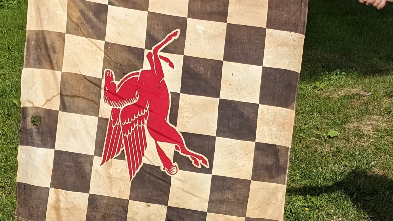 VINTAGE MOBIL GASOLINE RACETRACK CHECKERED FLAG