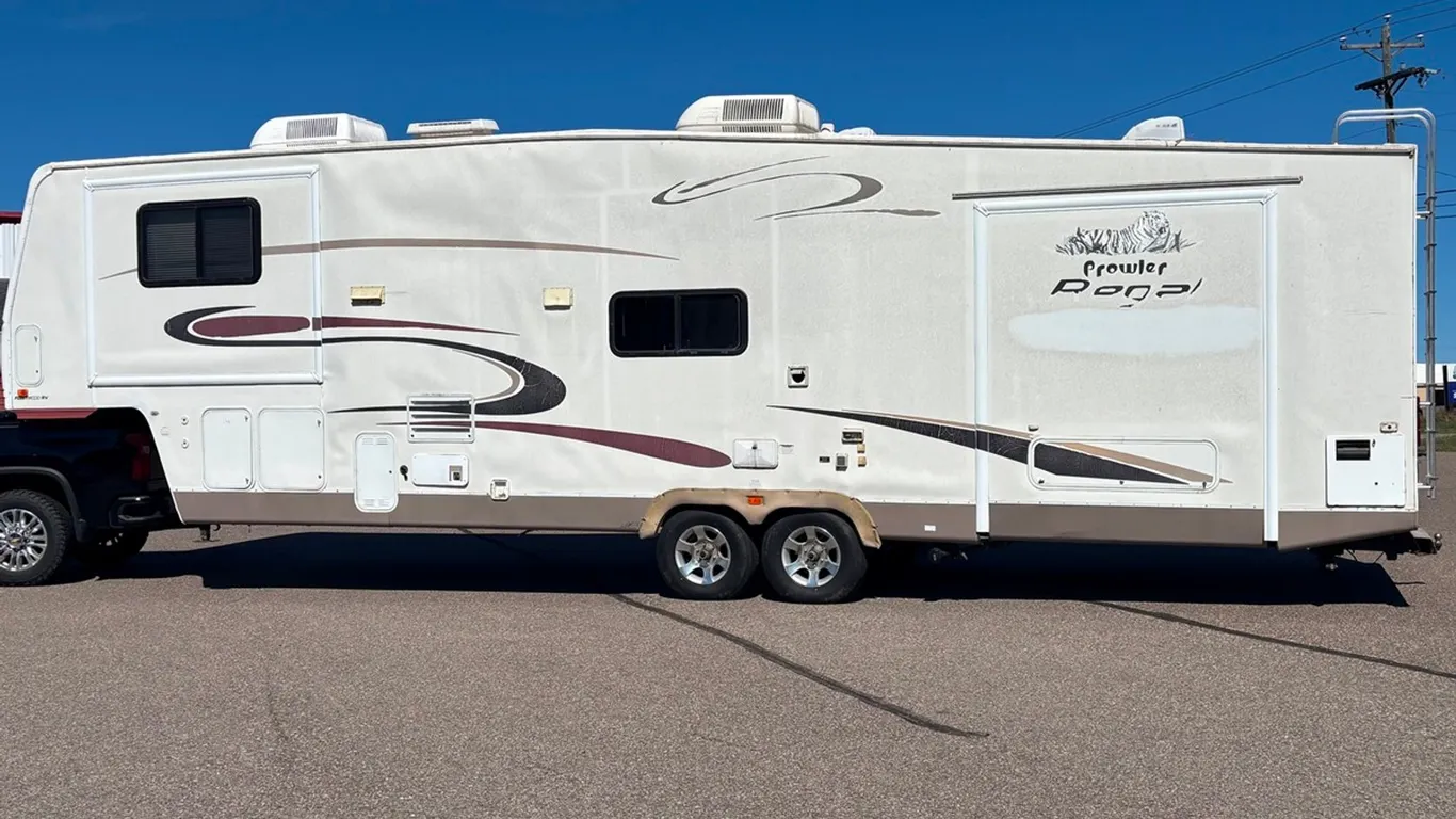 2004 Fleetwood Prowler 37' Travel Trailer