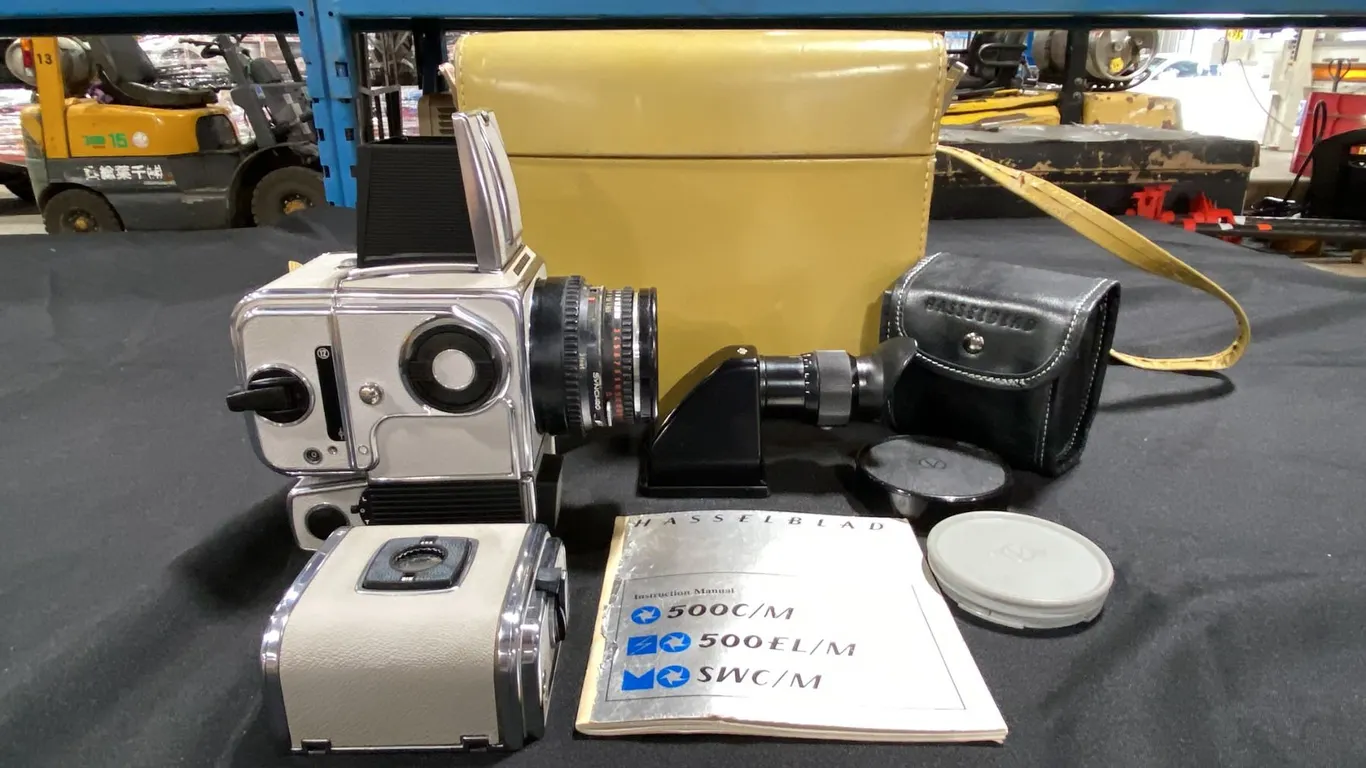 HASSELBLAD 500EL/M MOTORIZED, MODULAR 6X6 MEDIUM-FORMAT FILM SLR CAMERA