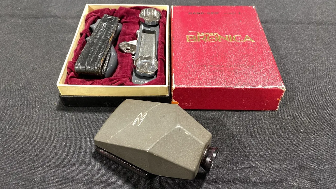 ZENZA BRONICA RANGE FINDER AND BRONICA HAND-GRIP MODEL L