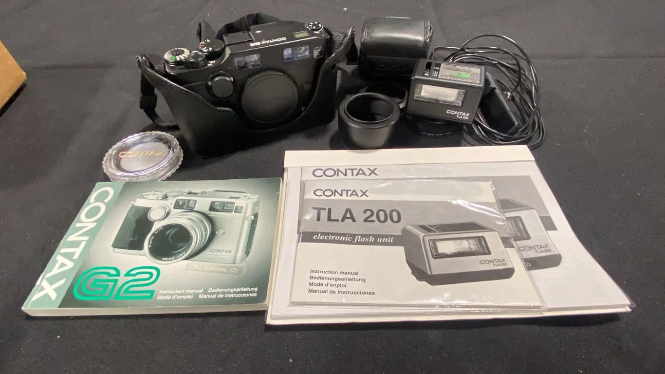 CONTAX G2 35MM FILM CAMERA (BLACK BODY) WITH CONTAX TLA 200 FLASH *NO LENS*