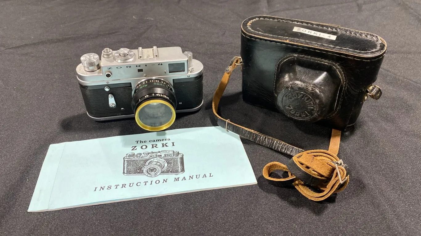 ZORKI - 4 (MADE IN USSR) 35MM FILM CAMERA WITH JUPITER-8 2/50MM LENS AND CASE