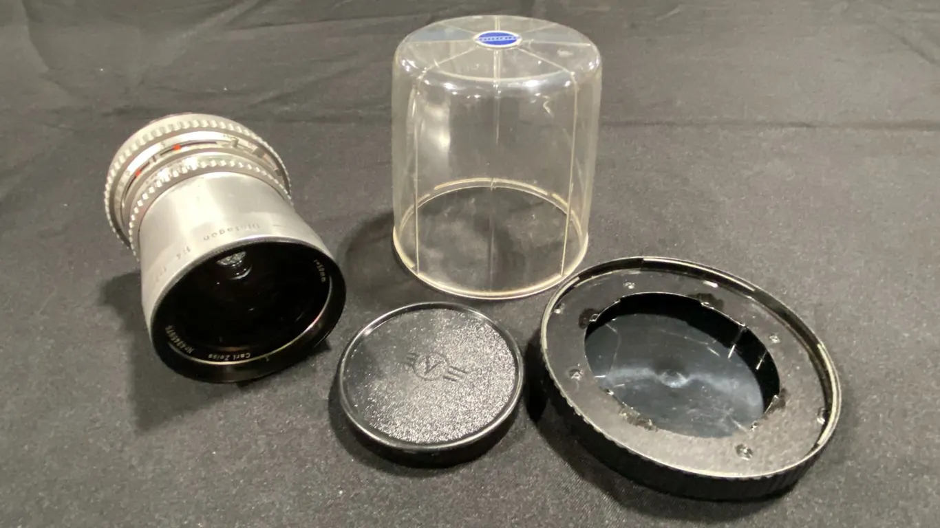 CARL ZEISS DISTAGON 1.4 F=50MM LENS WITH CASE