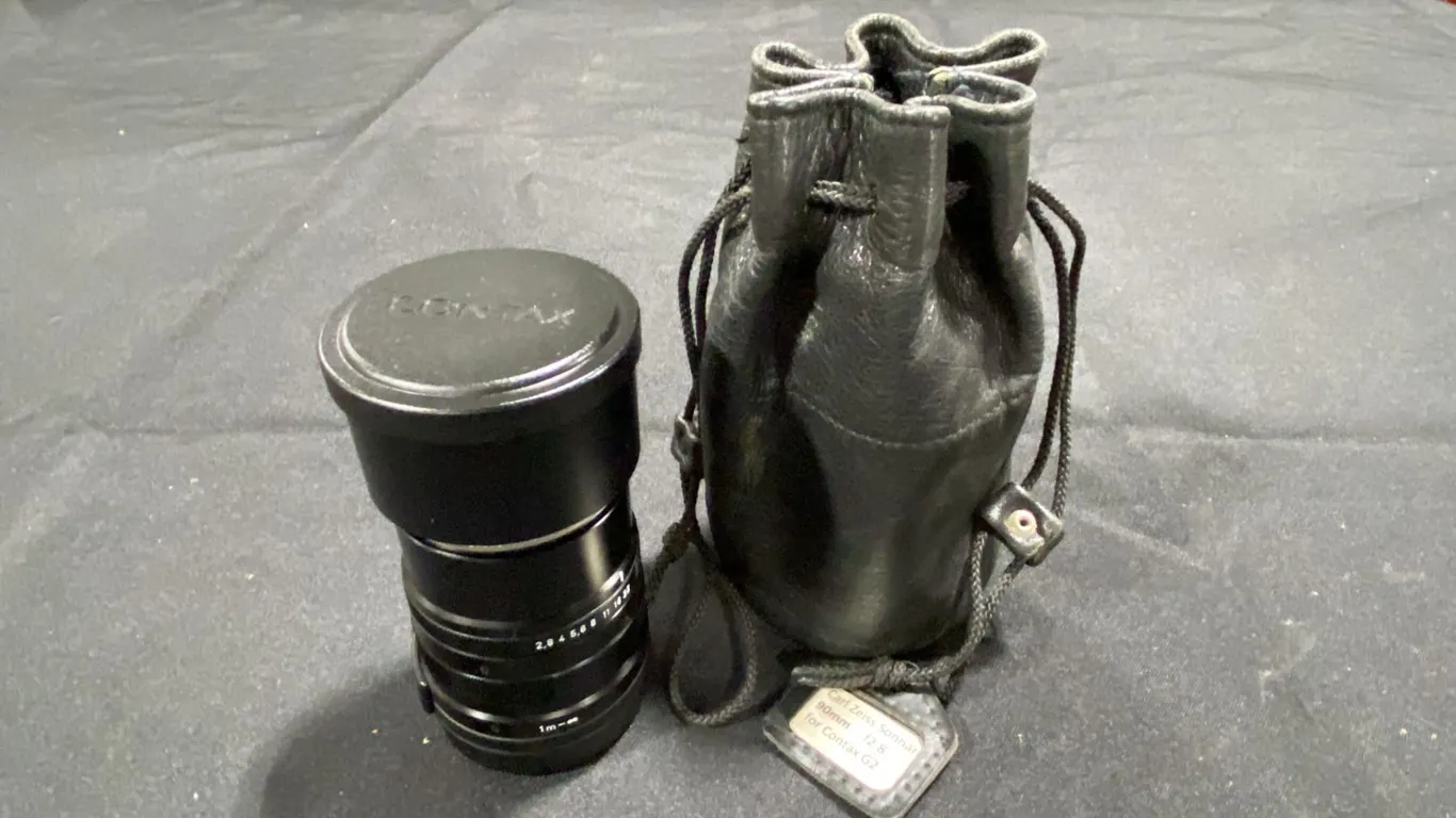 CARL ZEISS SONNAR 90MM F2.8 LENS WITH SOFT CASE *FITS CONTAX G2 CAMERA*