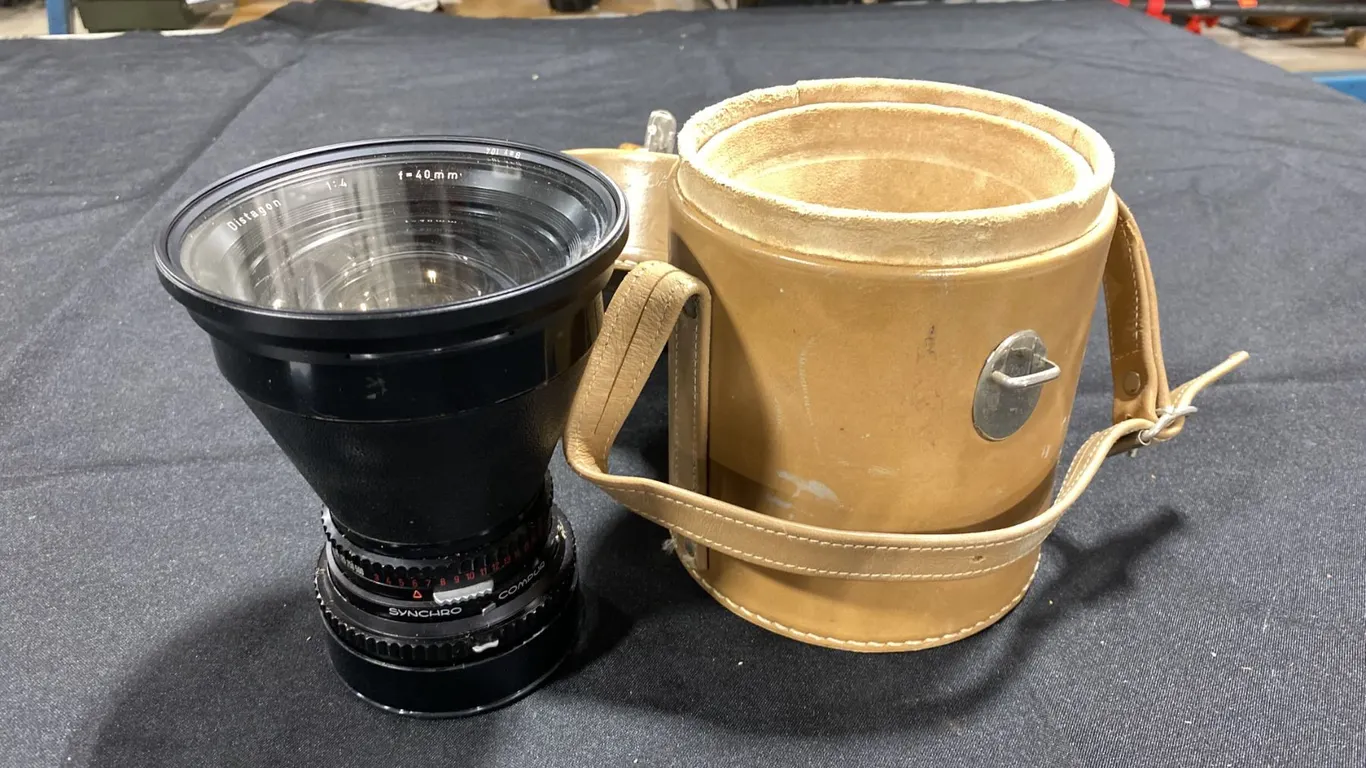 HASSELBLAD CARL ZEISS DISTAGON 1.4 F=40MM LENS WITH CASE