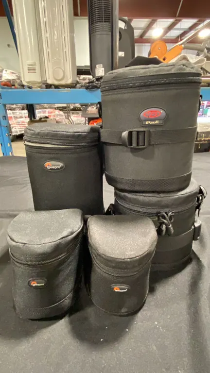 4 ASSORTED LOWEPRO CAMERA LENS CASES & 1 BPAULL CAMERA LENS CASE