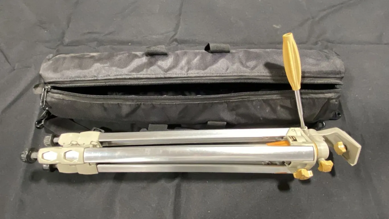 LINHOF COMBI REPORT VINTAGE LIGHTWEIGHT ADJUSTABLE ALUMINUM TRIPOD WITH CARRYING BAG