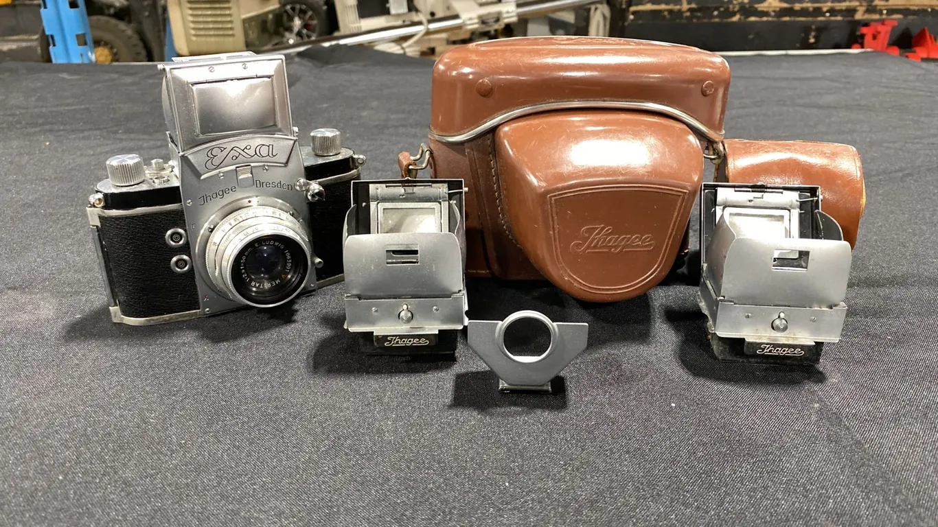 EXA 35MMSINGLE LENS REFLECTIVE FILM CAMERA WITH RANGEFINDER, WAIST LEVEL FINDER,
