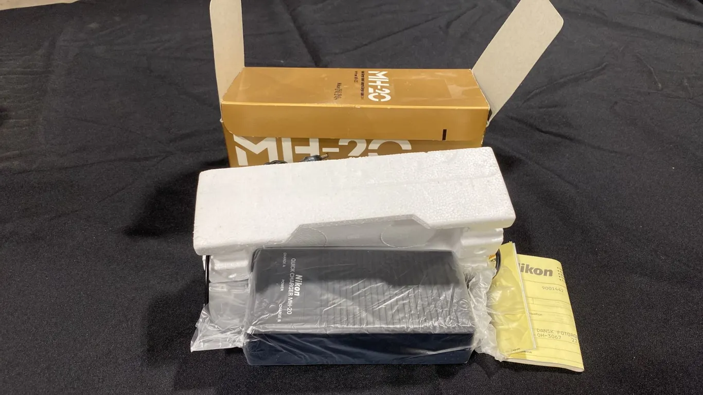 NIKON MH-20 QUICK CHARGER