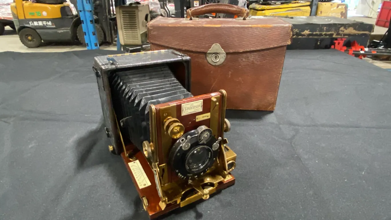 SANDERSON ANTIQUE HAND & STAND FOLDING PLATE CAMERA WITH ROSS LENS & CARRYING CASE