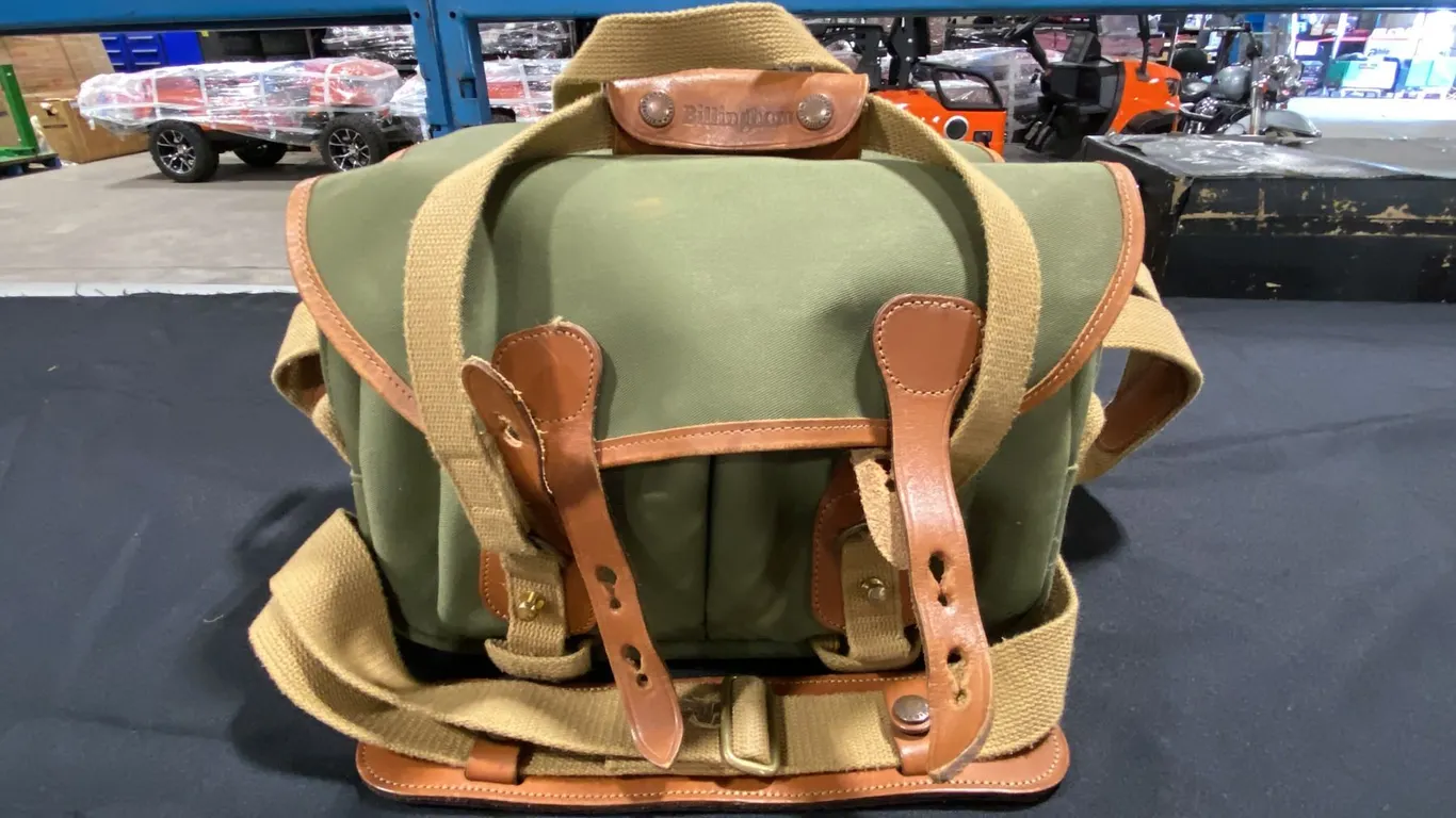 BILLINGHAM 225 5-SERIES GREEN/LEATHER CAMERA BAG