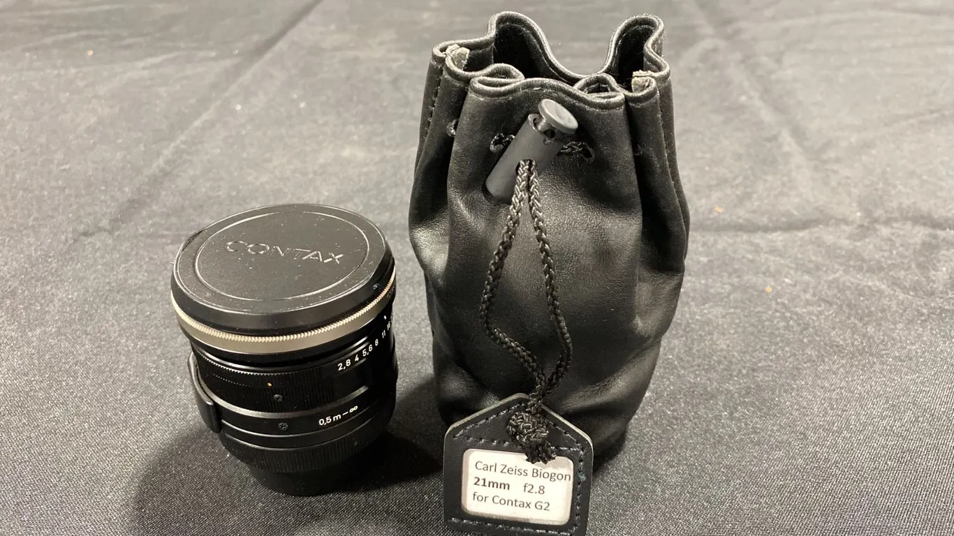 CARL ZEISS BIOGON 21MM F2.8 LENS WITH SOFT CASE *FITS CONTAX G2 CAMERA*