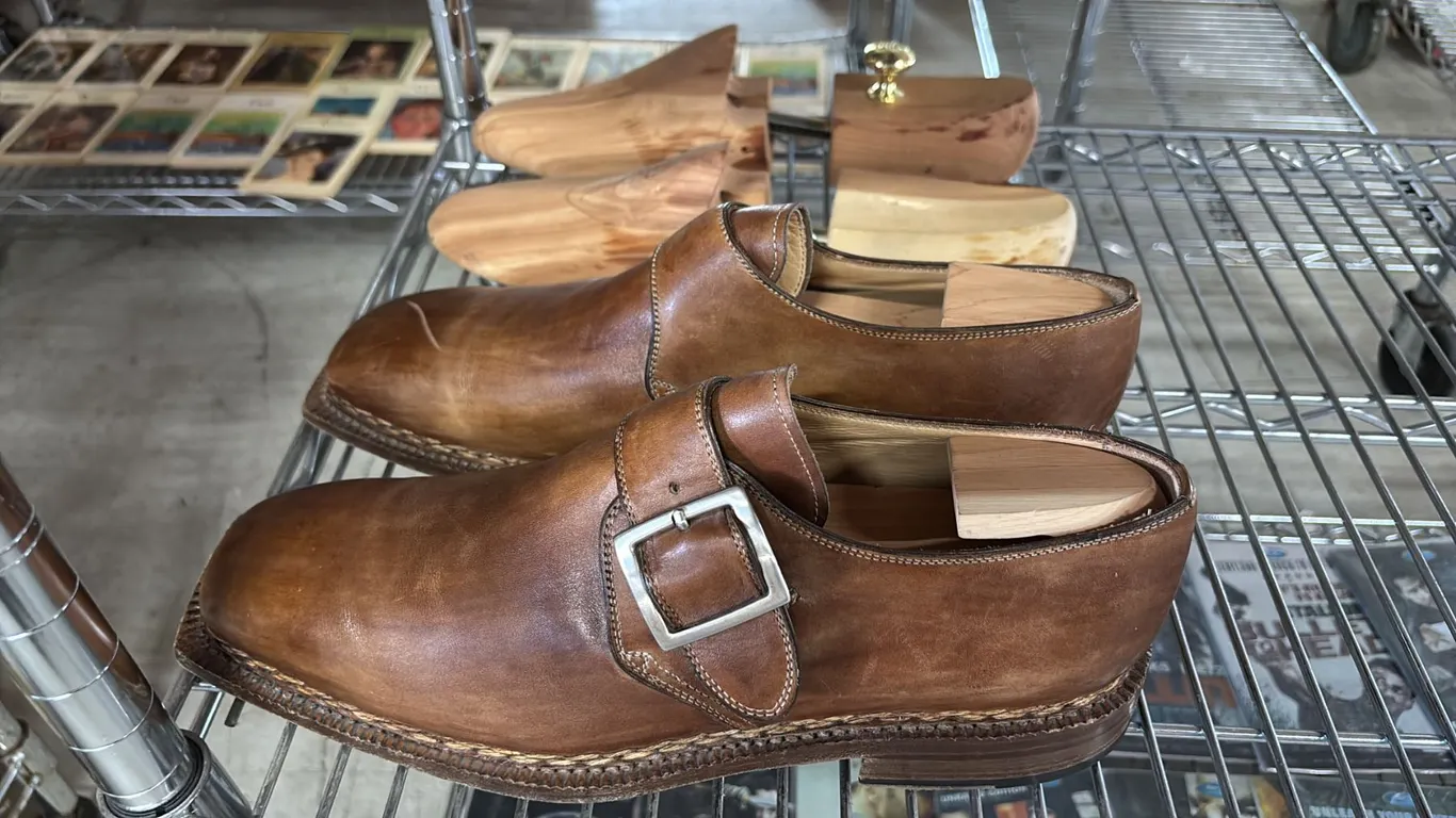 PAIR OF PAL ZILERI MADE IN ITALY BY LF LIDFORT MEN'S DRESS SHOES WITH (2) WOODEN SHOE TREES SIZE 10