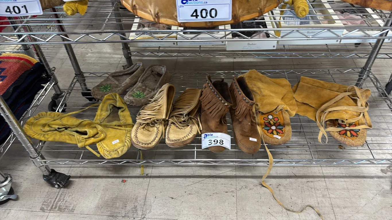 SHELF OF ASSORTED MOCCASINS
