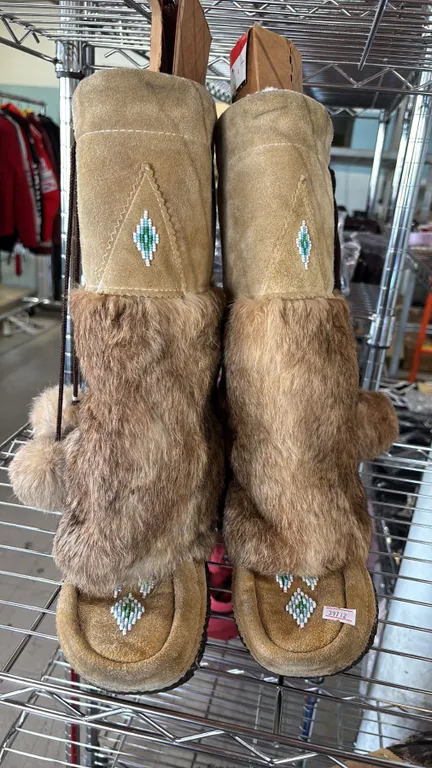 PAIR OF ANIMAL FUR CALF HEIGHT MOCCASINS SIZE UNKNOWN