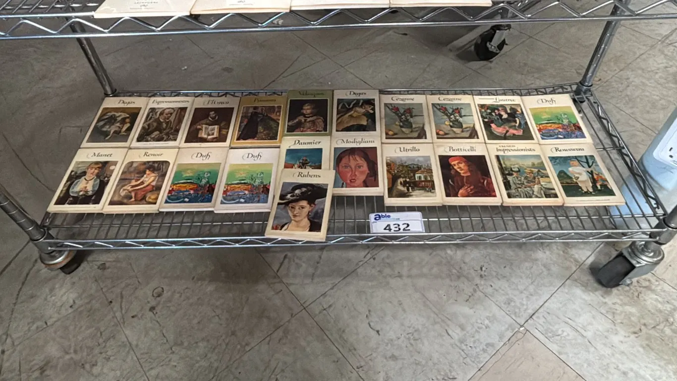SHELF OF ASSORTED POCKET LIBRARIES OF GREAT ART BOOKS