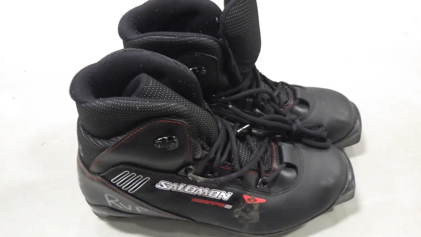 Salomon Escape 5 Cross-country ski boot (size 8) Salomon Escape 5