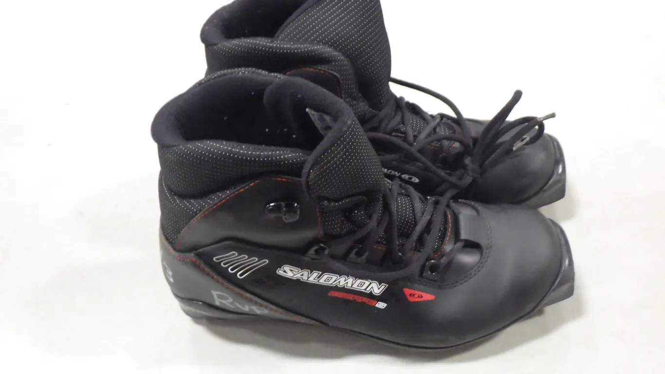 Salomon Escape 5 Cross-country ski boot (size 8) Salomon Escape 5