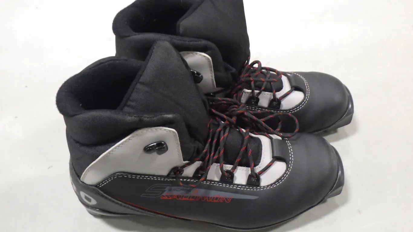 Salomon Escape 5 Cross-country ski boot (size 8) Salomon Escape 5