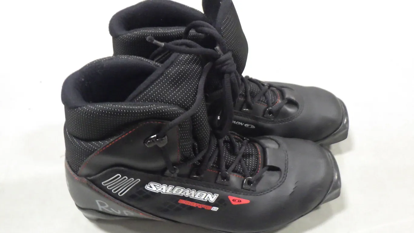 Salomon Escape 5 Cross-country ski boot (size 8) Salomon Escape 5