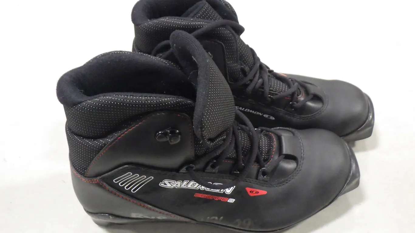 Salomon Escape 5 Cross-country ski boot (size 8.5) Salomon Escape 5