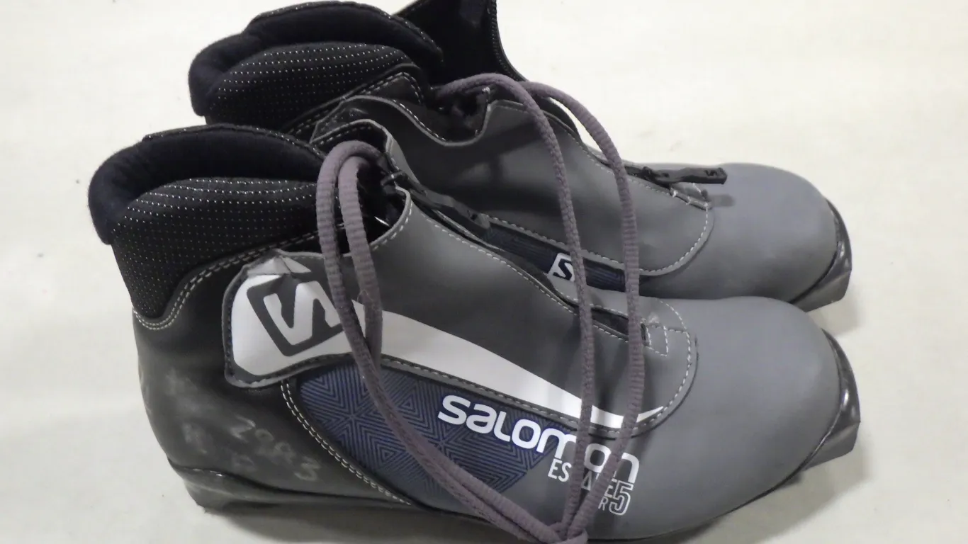 Salomon Escape 5TR Cross-country ski boot (size 8.5) Salomon Escape 5TR