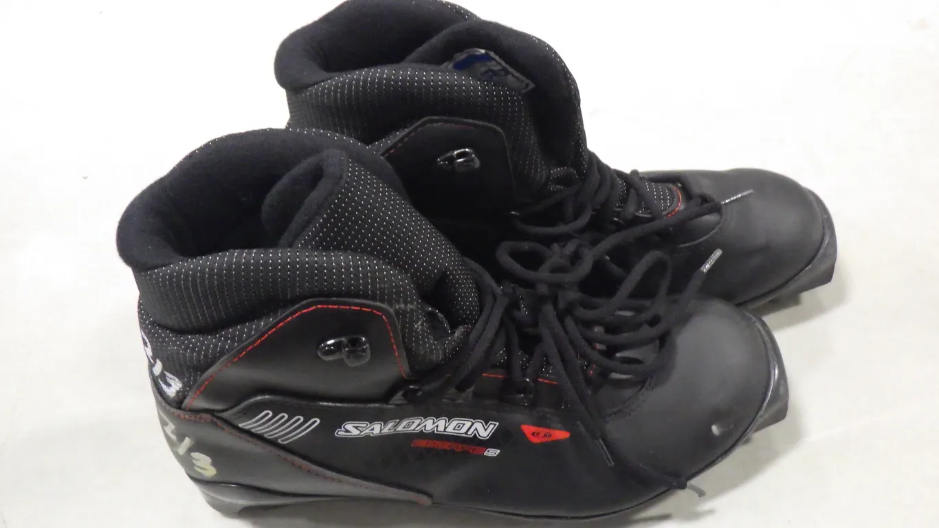 Salomon Escape 5 Cross-country ski boot (size 9) Salomon Escape 5