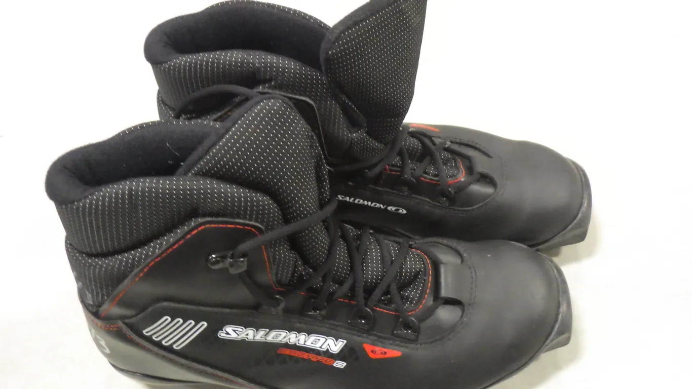 Salomon Escape 5 Cross-country ski boot (size 9) Salomon Escape 5