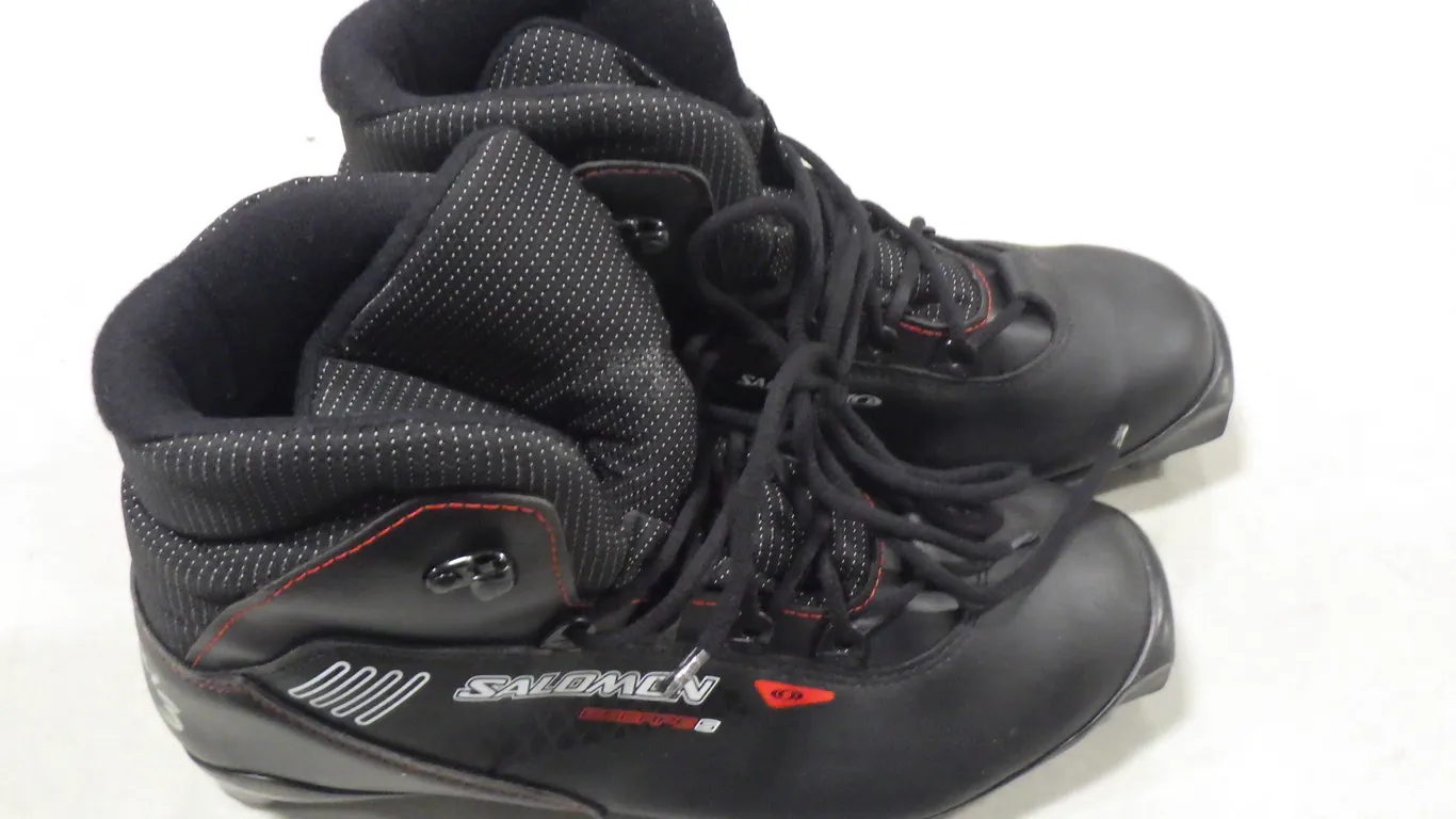 Salomon Escape 5 Cross-country ski boot (size 9) Salomon Escape 5