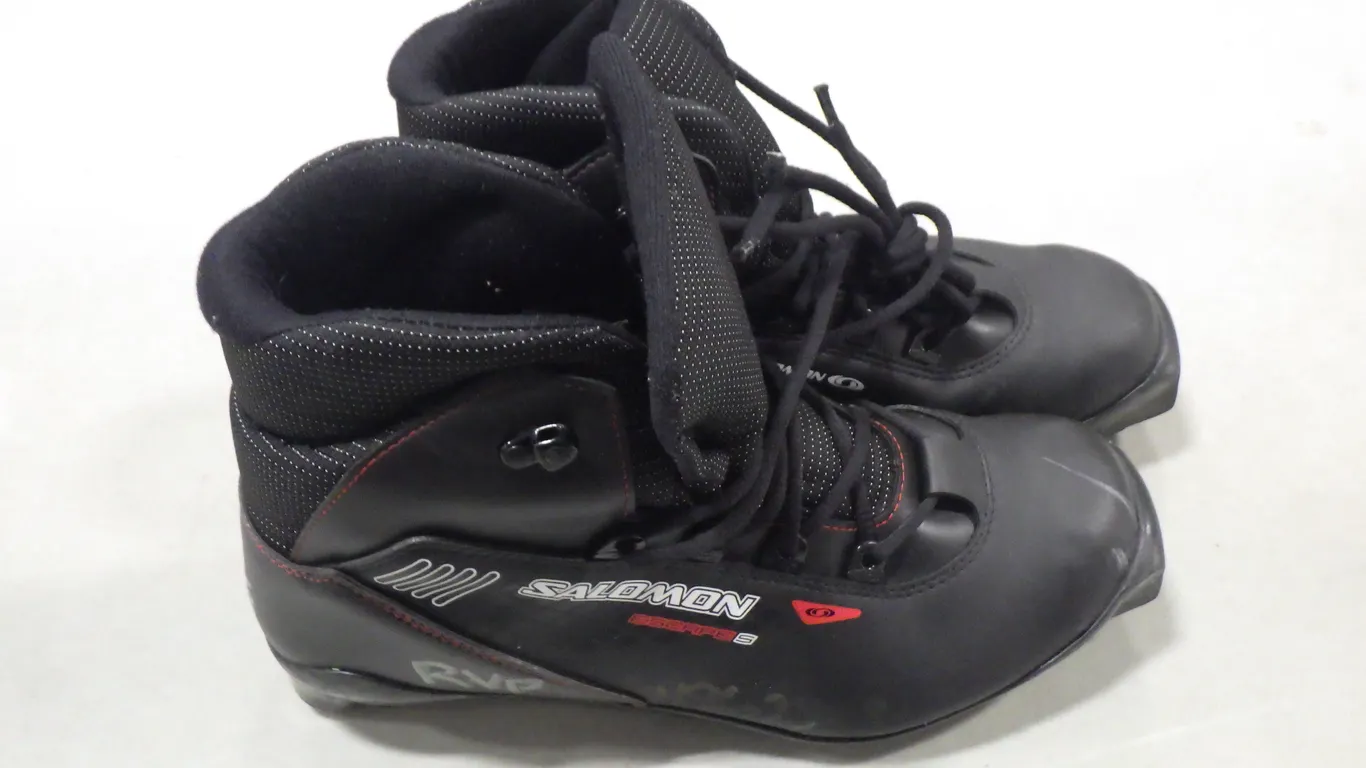 Salomon Escape 5 Cross-country ski boot (size 9.5) Salomon Escape 5
