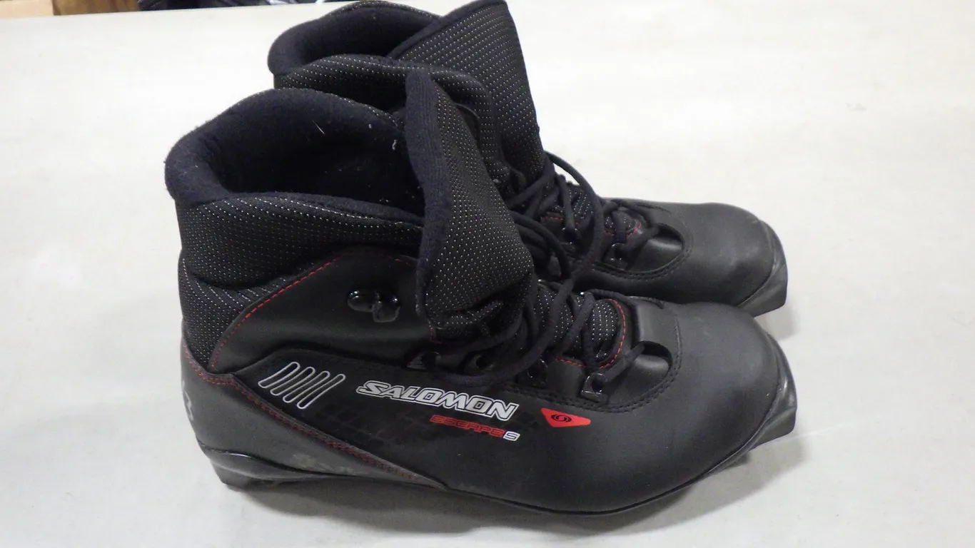 Salomon Escape 5 Cross-country ski boot (size 9.5) Salomon Escape 5