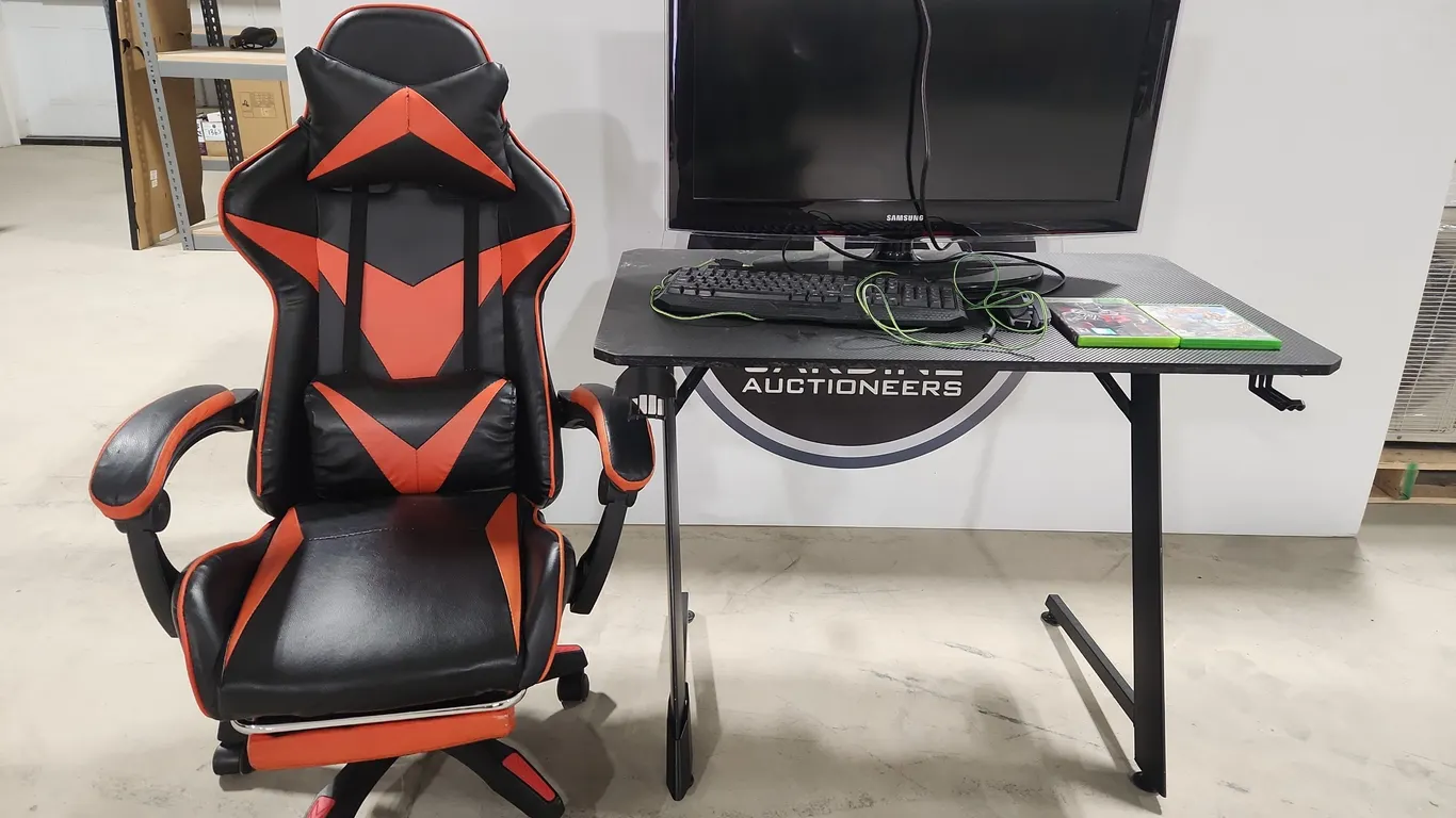 Gaming Lot - Chair, Desk, TV, Mouse & Keyboard, 2 Xbox Games