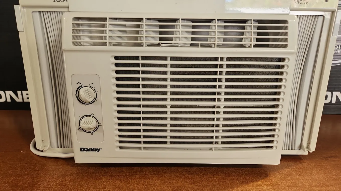 Danby Air Conditioner 5000btu/h
