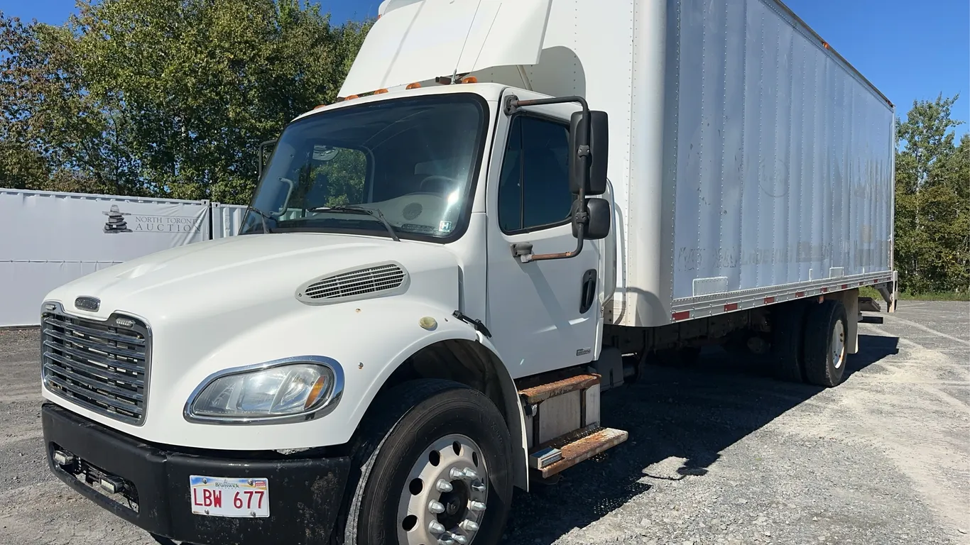 2005 Freightliner M2 106 Box Truck with Electric Lift (26’box)