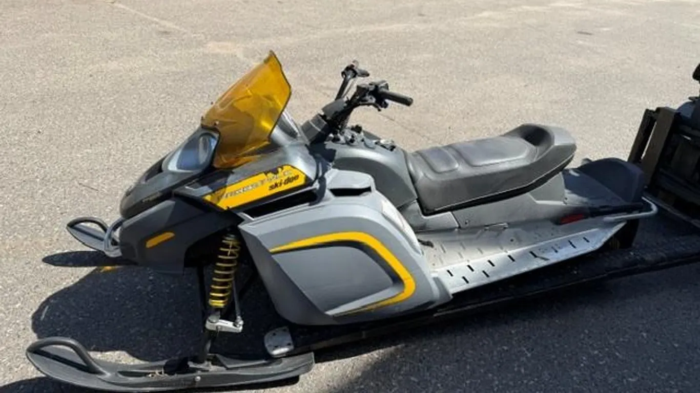 2006 Skidoo Freestyle Snowmobile