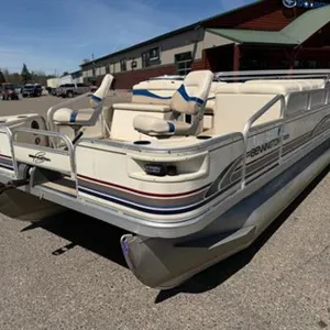 1999 Bennington 22' Pontoon