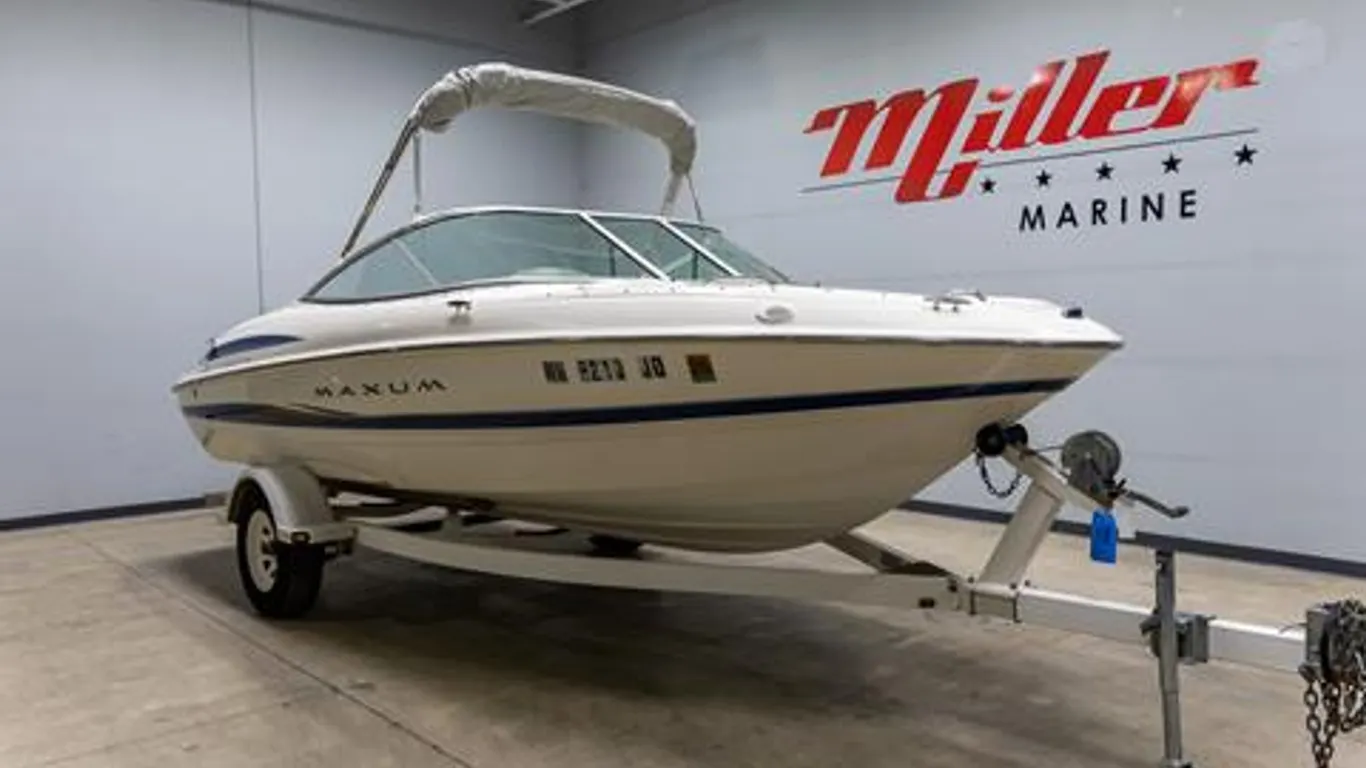 2003 Maxum 1900 SR Boat With Trailer