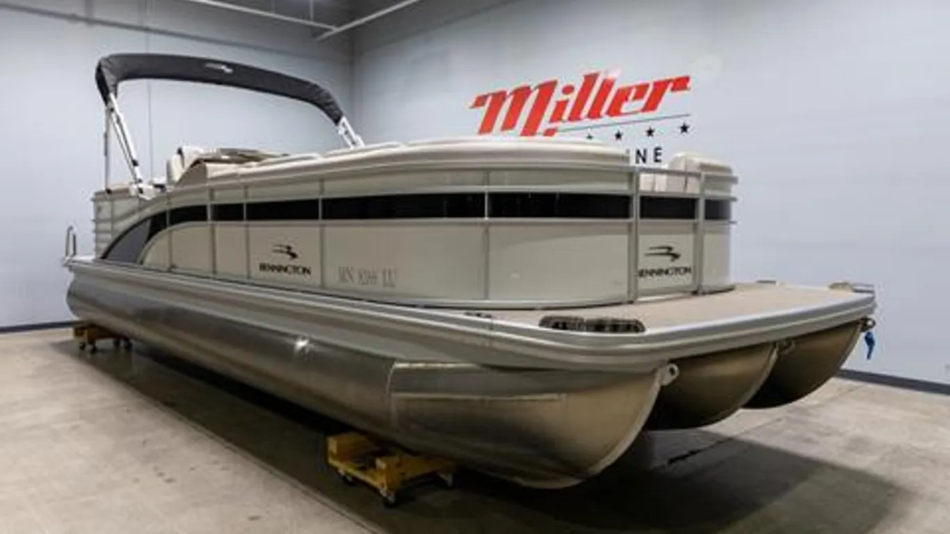 2019 Bennington R25 RSR Pontoon